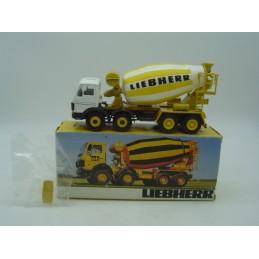 Mercedes toupie béton...