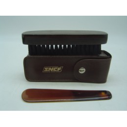 SNCF brosse + chausse pieds...